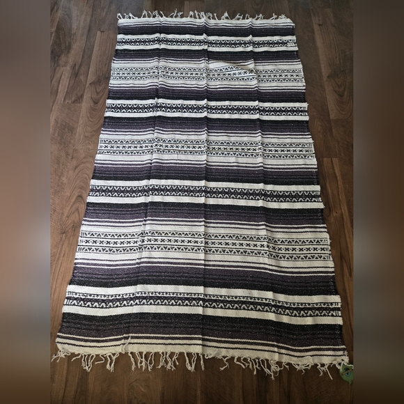 NWT Earth Ragz Striped Blanket - Picture 1 of 7